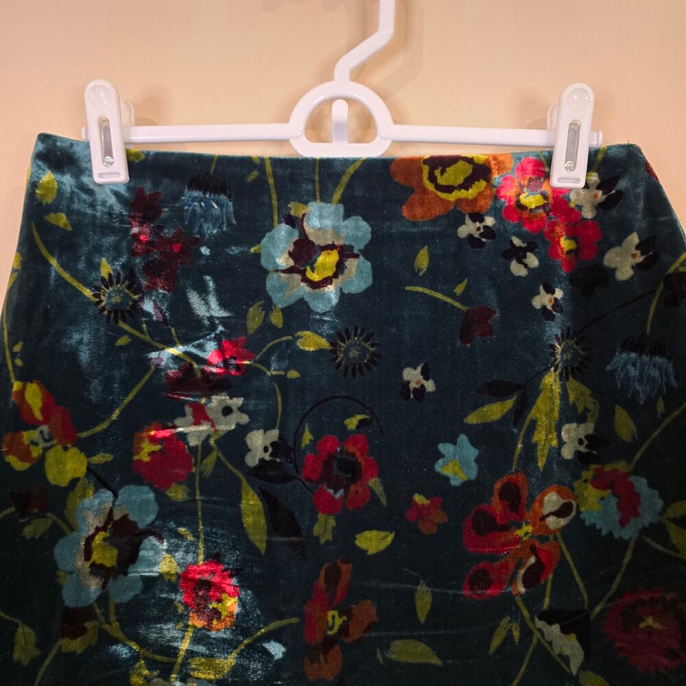 LOFT Dark Green Floral Velvet Mini Skirt with Multicolor Blooms - Picture 4 of 10